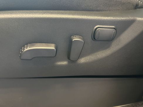 Used 2025 Nissan Frontier SV image 14