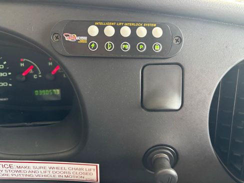 Used 2006 Ford E-350 and Econoline 350 Super Duty RWD image 22