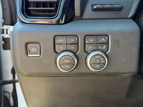 Used 2024 GMC Sierra 2500 AT4X AWD/4WD image 19