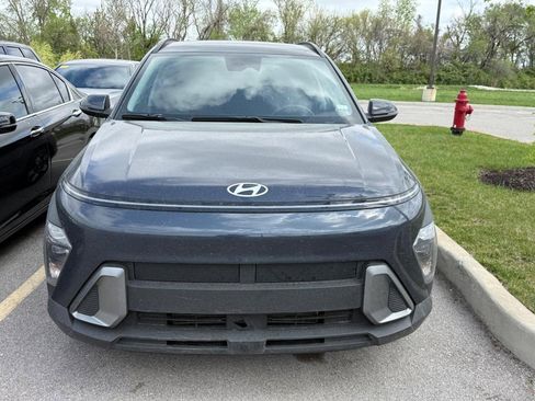 Used 2025 Hyundai Kona SEL FWD image 2