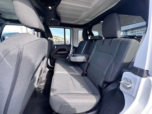 Used 2025 Jeep Wrangler Unlimited Sahara image 15