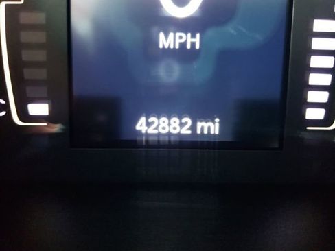 Used 2019 Jeep Cherokee Latitude Plus w/ Cold Weather Group image 21