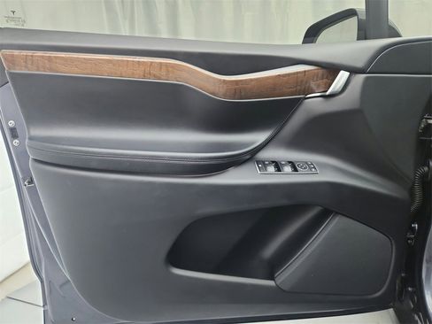 Used 2020 Tesla Model X Long Range image 20