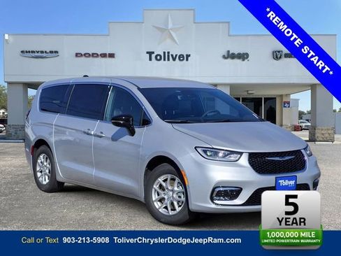 New 2026 Chrysler Pacifica Select image 1