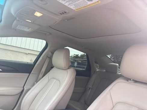 Used 2018 Lincoln MKZ Reserve FWD image 9