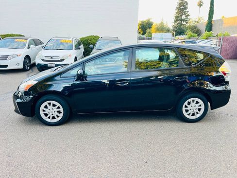 Used 2014 Toyota Prius V Three FWD image 5