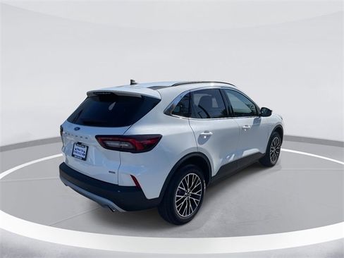 New 2025 Ford Escape SE image 4