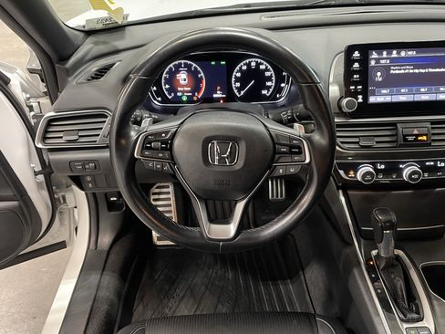 Used 2018 Honda Accord Sport image 13