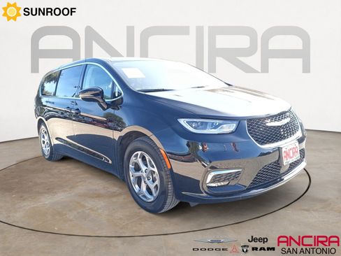 Certified 2024 Chrysler Pacifica Limited image 1