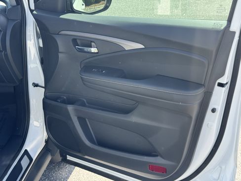 Certified 2025 Honda Ridgeline RTL image 23