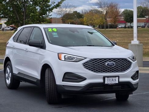 Used 2024 Ford Edge SE image 3