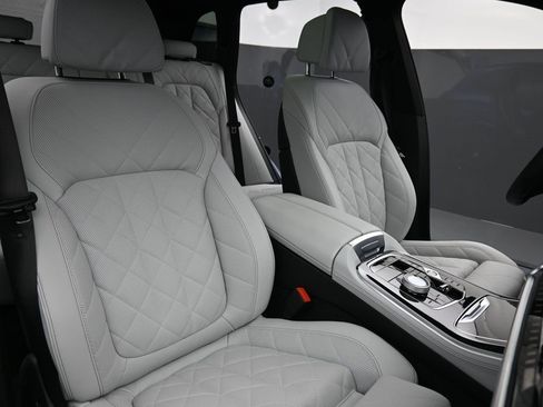 Used 2025 BMW X5 M60i image 22