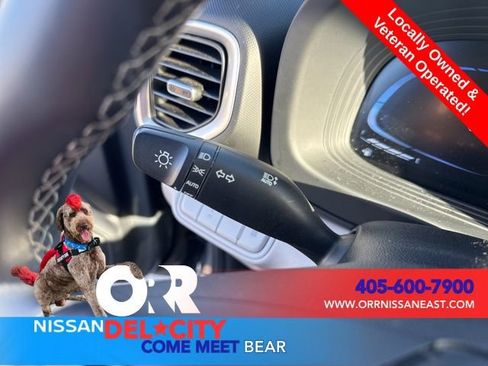 Used 2025 Hyundai Venue SEL FWD image 25
