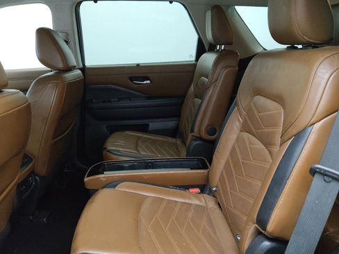 Used 2022 Nissan Pathfinder Platinum w/ Cargo Package FWD image 18