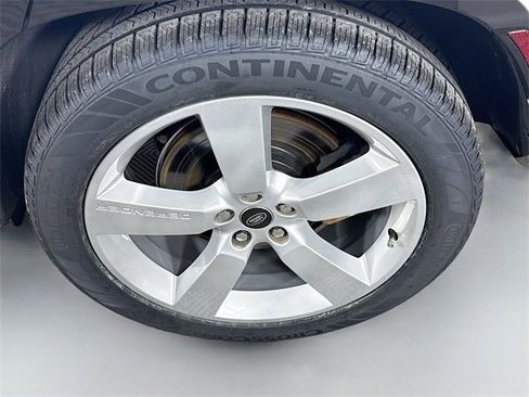 Certified 2023 Land Rover Defender 110 X-Dynamic SE image 33