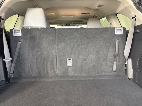 Used 2025 Toyota Highlander XLE image 26