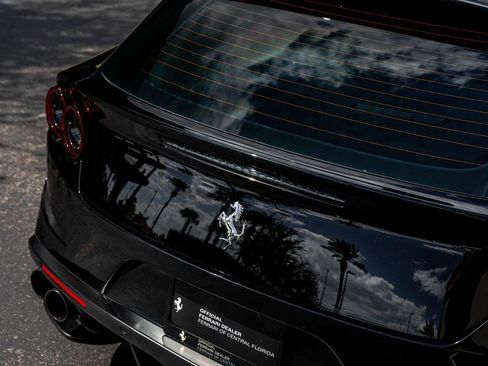 Used 2018 Ferrari GTC4Lusso AWD/4WD image 50