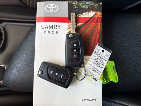 Used 2020 Toyota Camry SE FWD image 32