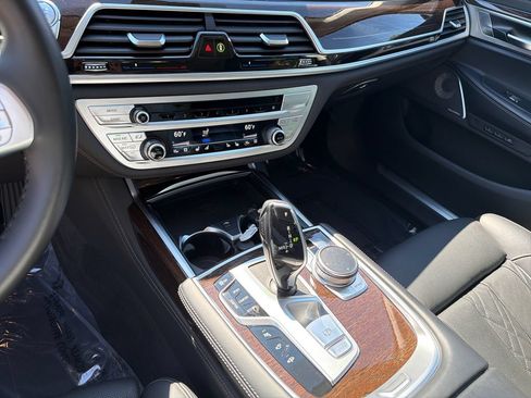 Used 2022 BMW 750i xDrive AWD/4WD image 30