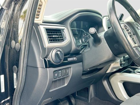 Used 2021 Nissan Titan SV w/ SV Convenience Package AWD/4WD image 10