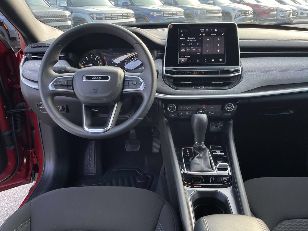 Used 2025 Jeep Compass Sport AWD/4WD image 4