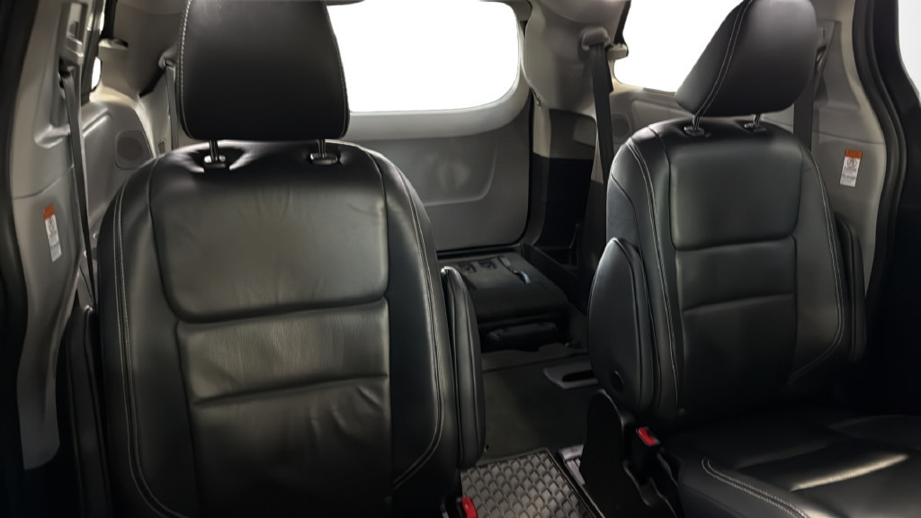 Used 2019 Toyota Sienna SE AWD/4WD image 16