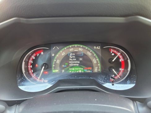 Certified 2025 Toyota RAV4 LE FWD image 32