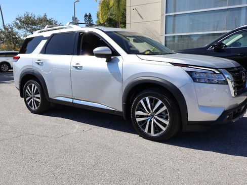 Used 2022 Nissan Pathfinder Platinum w/ Cargo Package image 11