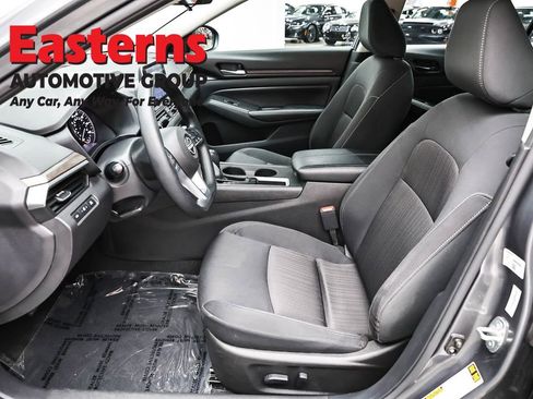 Used 2025 Nissan Altima 2.5 SV FWD image 14