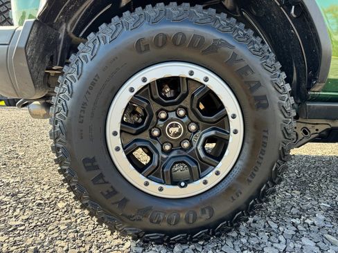 Used 2023 Ford Bronco Badlands image 14