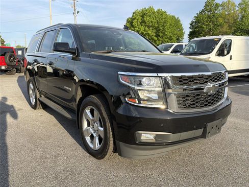 Used 2017 Chevrolet Tahoe LT w/ Luxury Package AWD/4WD image 3