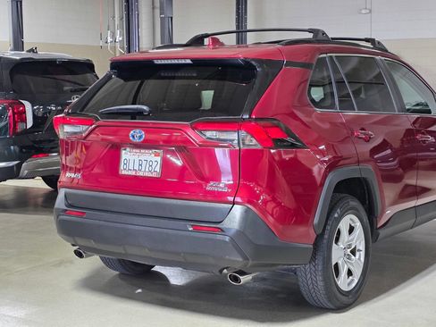 Used 2019 Toyota RAV4 XLE w/ Carpet Mat Package AWD/4WD image 11