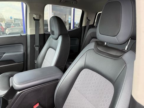 Used 2017 Chevrolet Colorado Z71 w/ Z71 Midnight Edition image 10