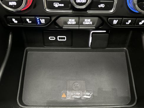 Used 2023 GMC Yukon XL AT4 image 45