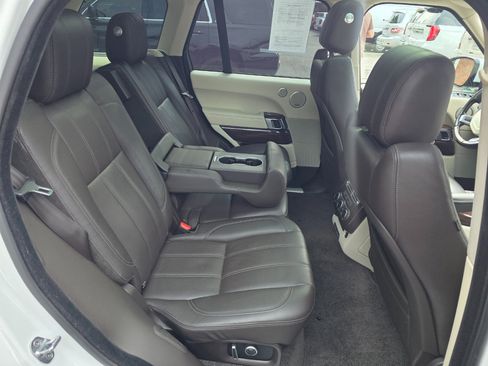 Used 2016 Land Rover Range Rover HSE image 17