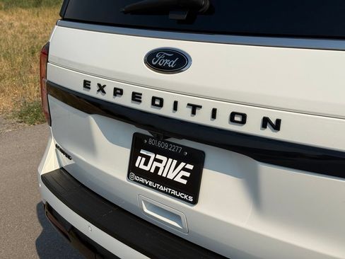 Used 2023 Ford Expedition Limited RWD image 15