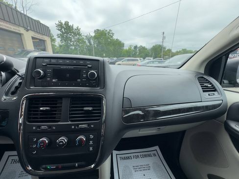 Used 2014 Dodge Grand Caravan American Value Package FWD image 19