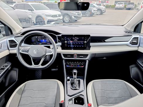 Used 2025 Volkswagen Taos SE image 29