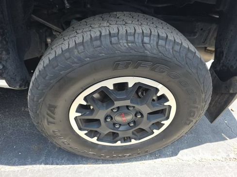 Used 2024 Toyota Tacoma TRD Off-Road w/ TRD Off Road Premium Package AWD/4WD image 10