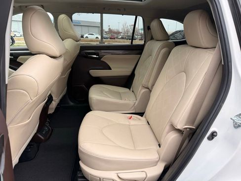 Used 2022 Toyota Highlander Platinum image 42