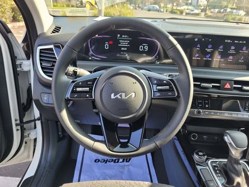 New 2026 Kia Seltos S FWD image 12