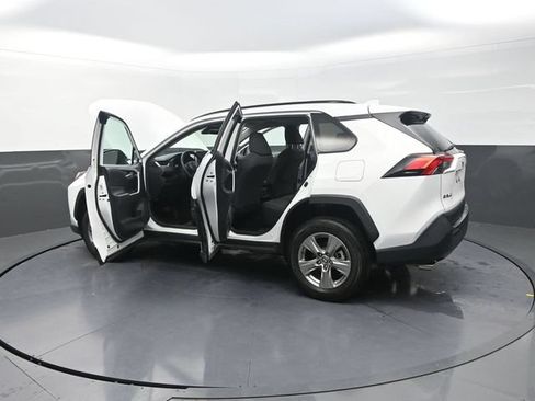 Used 2024 Toyota RAV4 XLE FWD image 43