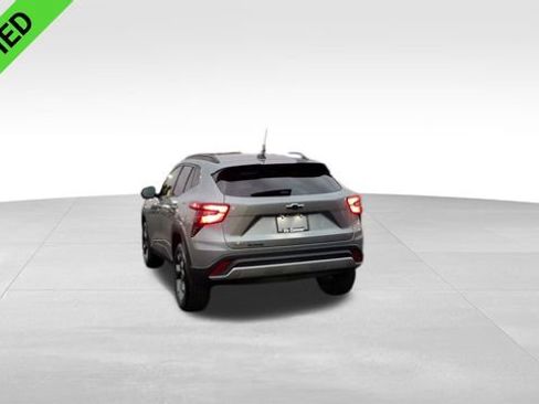 Certified 2024 Chevrolet Trax LT w/ Driver Confidence Package image 8