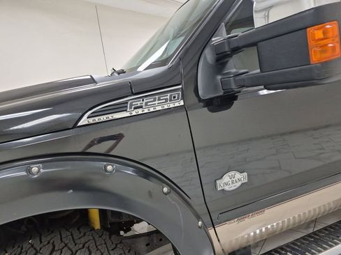 Used 2013 Ford F250 King Ranch w/ King Ranch w/Chrome Pkg image 33