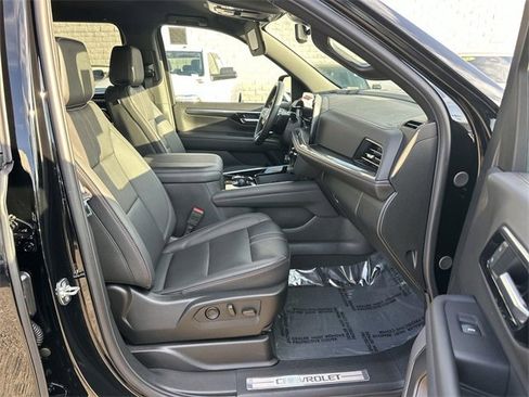 Used 2025 Chevrolet Suburban RST image 27