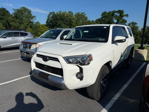 Used 2023 Toyota 4Runner TRD Off-Road Premium w/ Off Road Premium Plus Package AWD/4WD image 2