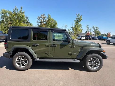 Used 2022 Jeep Wrangler Unlimited Sahara w/ LED Lighting Group AWD/4WD image 6