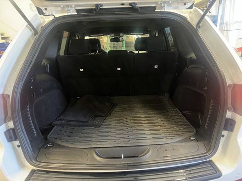 Used 2016 Jeep Grand Cherokee Laredo w/ Quick Order Package 23E image 9