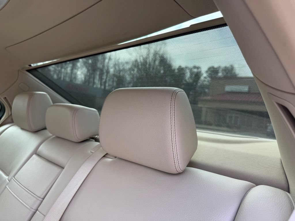 Used 2014 Mercedes-Benz E 350 Sedan image 21