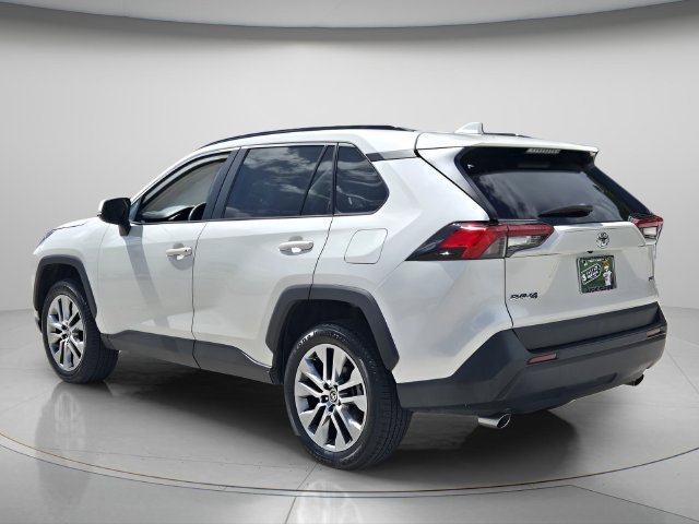 Used 2022 Toyota RAV4 XLE Premium FWD image 4